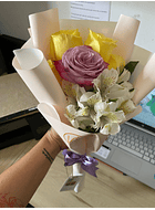 Ramo mini 5 rosas 1 unidad de astromelia