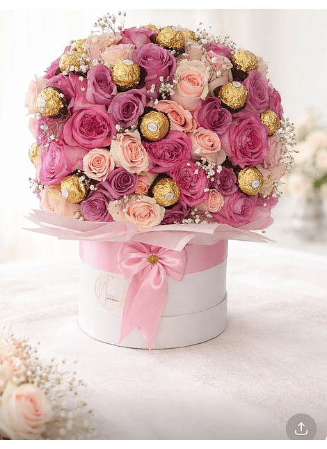 Arreglo de rosas con chocolates Ferrero Rocher 