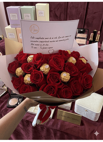 Ramo de rosas con 12 chocolates ferrero