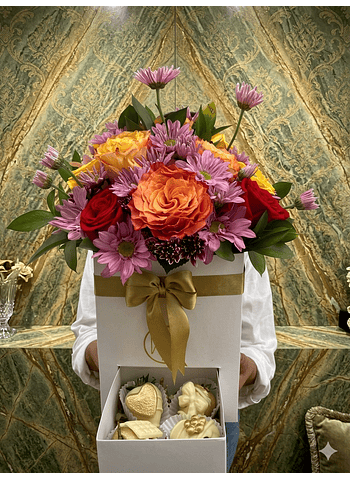 Arreglo de flores surtido mas fresas con chocolate 