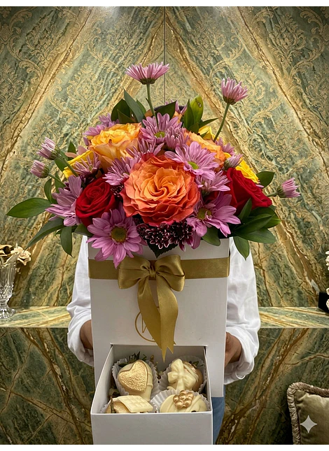 Arreglo de flores surtido mas fresas con chocolate 