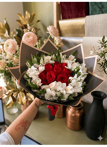 Ramo de rosas con astromelias 