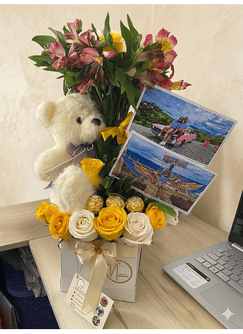 🌸 Arreglo Floral en Caja Cubo con Detalles Dulces y Tiernos 🧸🍫