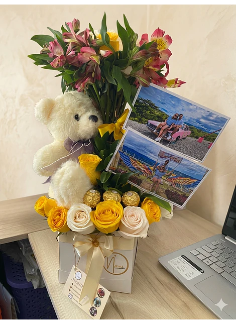🌸 Arreglo Floral en Caja Cubo con Detalles Dulces y Tiernos 🧸🍫