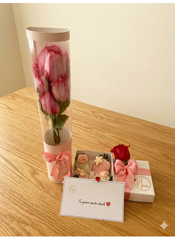 Caja cápsula con cuatro rosas + caja de cuatro fresas cubiertas con chocolate