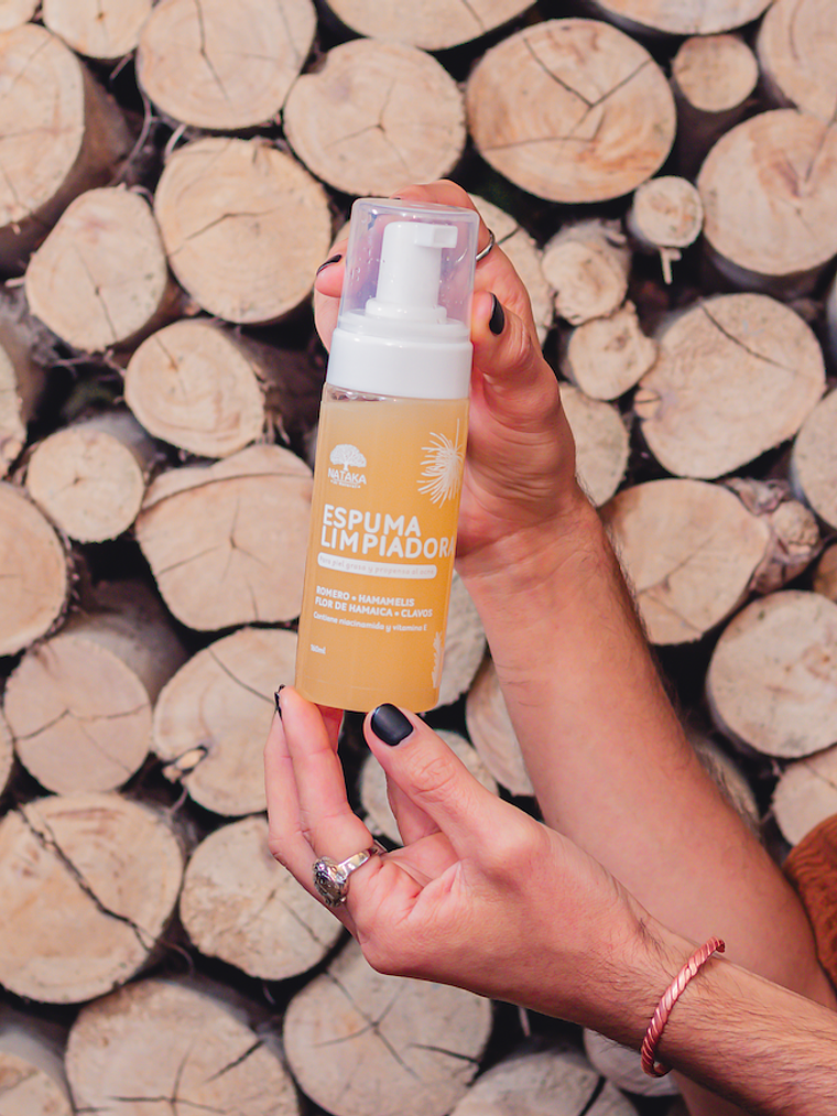ESPUMA LIMPIADORA PARA PIEL GRASA 1
