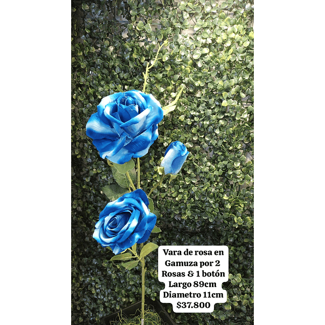Ramo de rosas en gamuza color azul