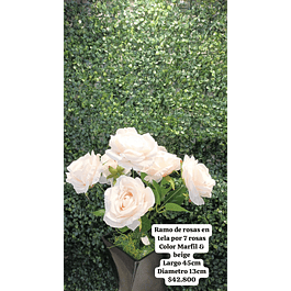 Ramo de rosas blancas en tela
