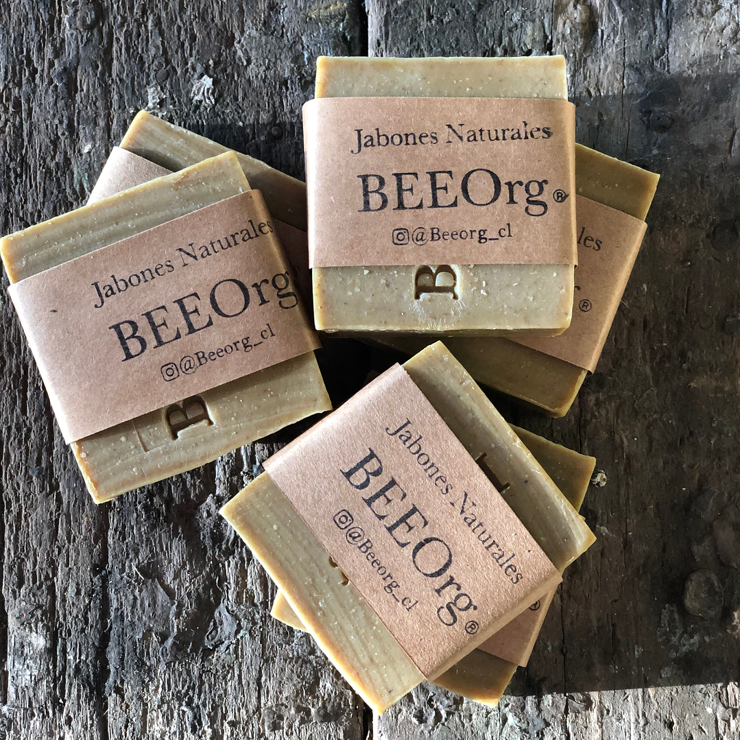 Jabón natural de moringa y aceite esencial de verbena 1