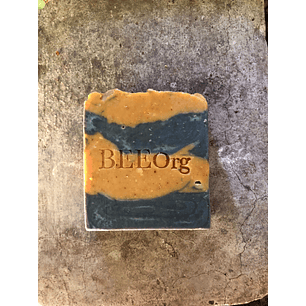 Jabón de carbón y cúrcuma