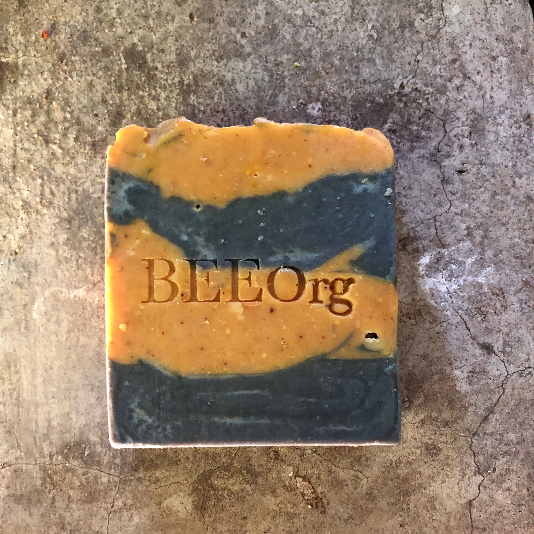 Jabón de carbón y cúrcuma 1