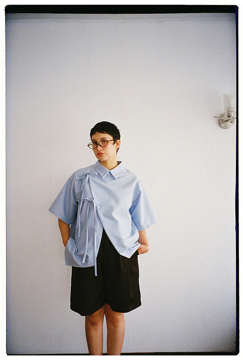 Camisa asimétrica celeste 