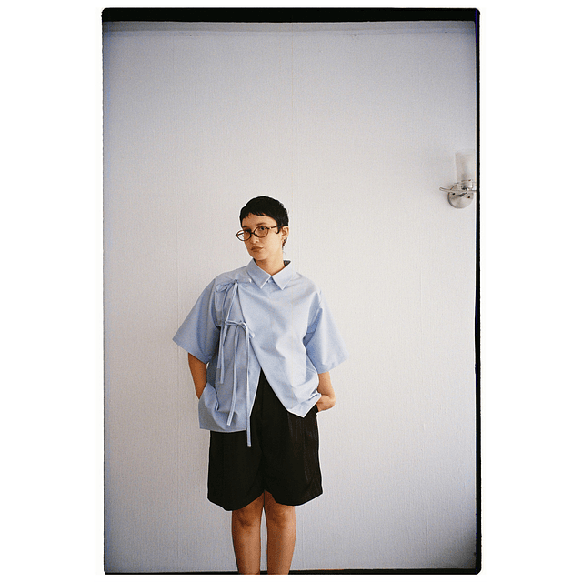 Camisa asimétrica celeste 