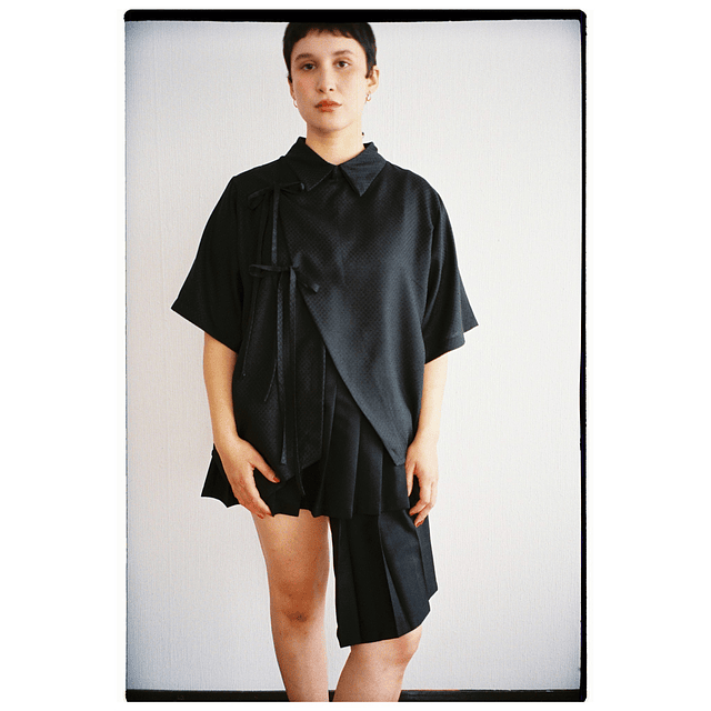 Camisa asimétrica negra 