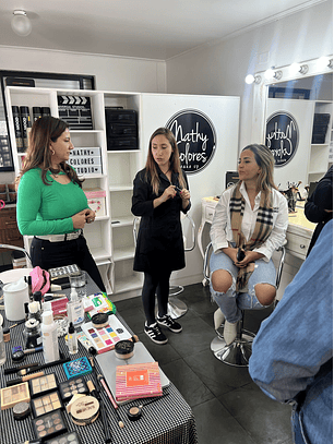 Clase de Personalizada de Automaquillaje  - Estudio NathyColores