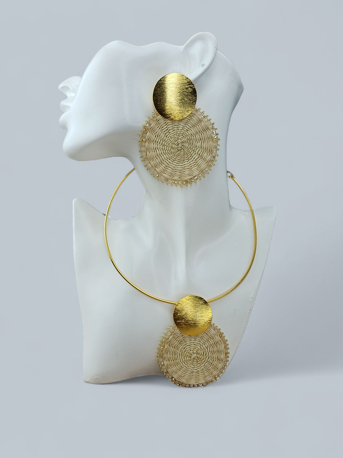 Set de Aretes y Gargantilla  en palma de iraca 1