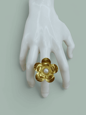 Anillo flor con perla