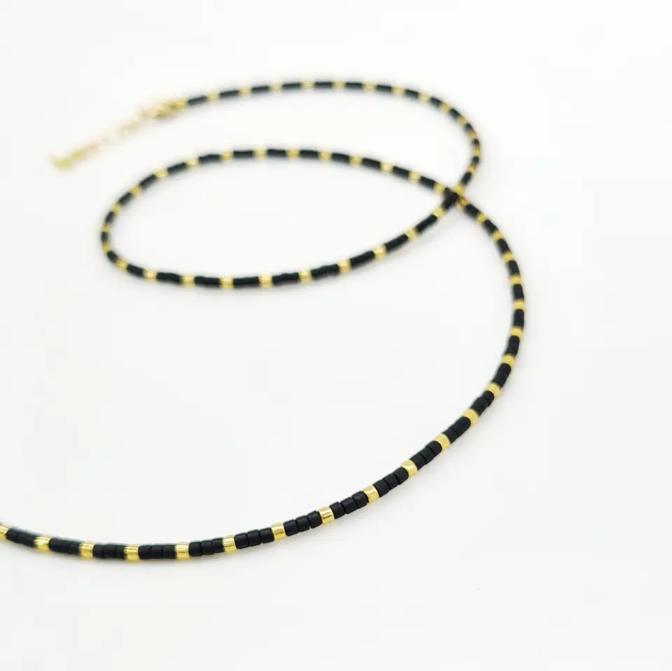 Collar Choker Negro Dorado 2