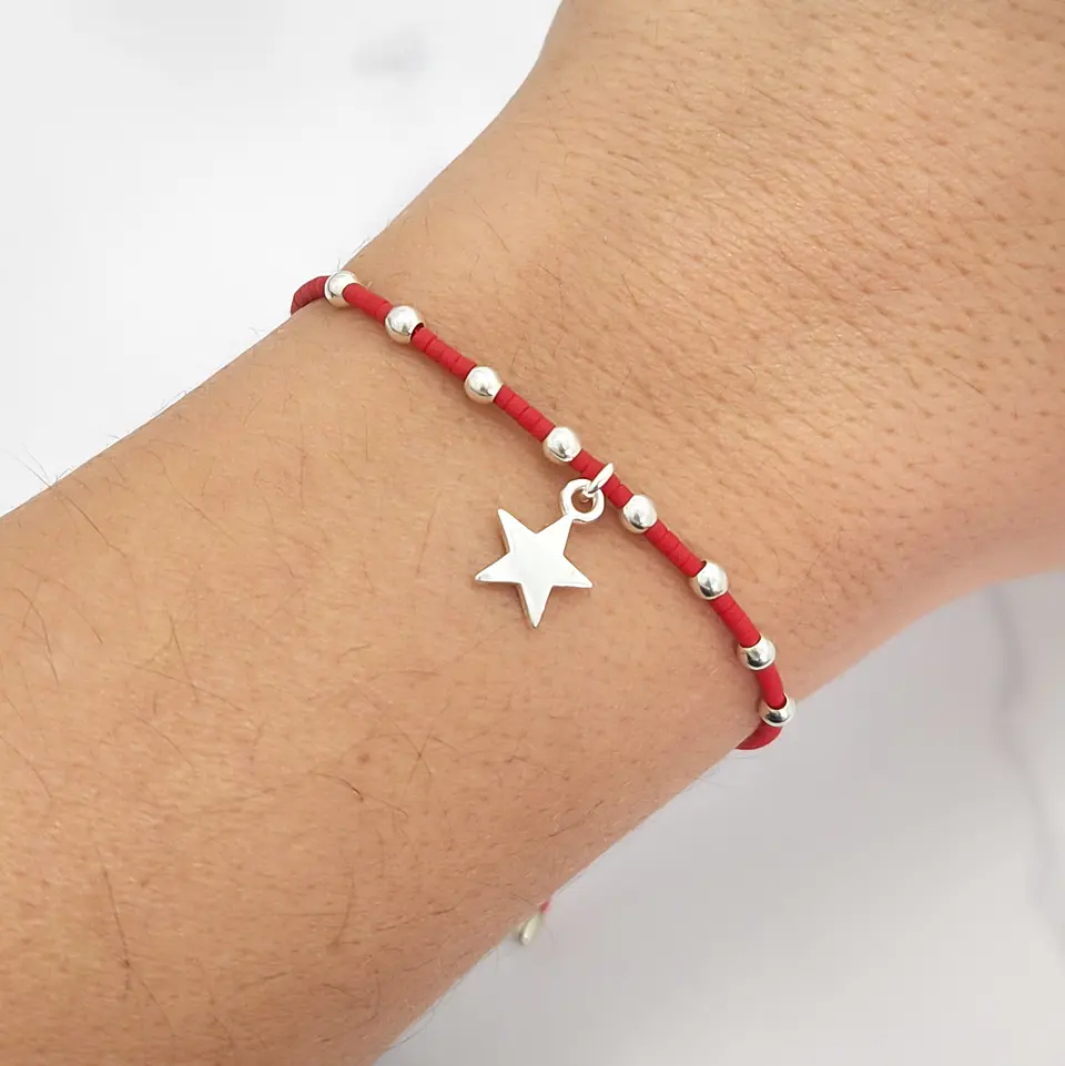 Macramé Estrella Pelotitas Roja 2