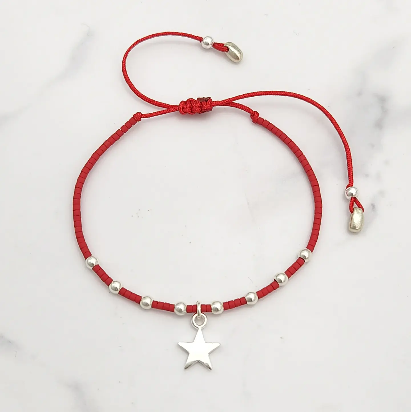 Macramé Estrella Pelotitas Roja 3