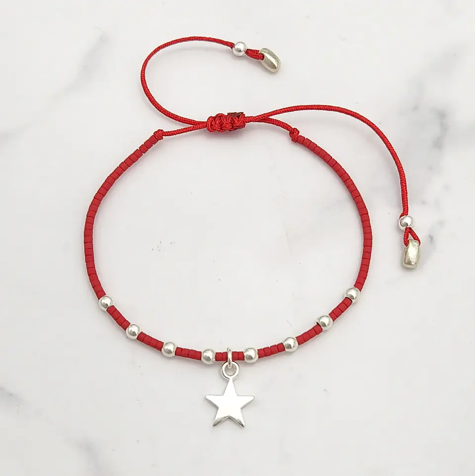 Macramé Estrella Pelotitas Roja 3