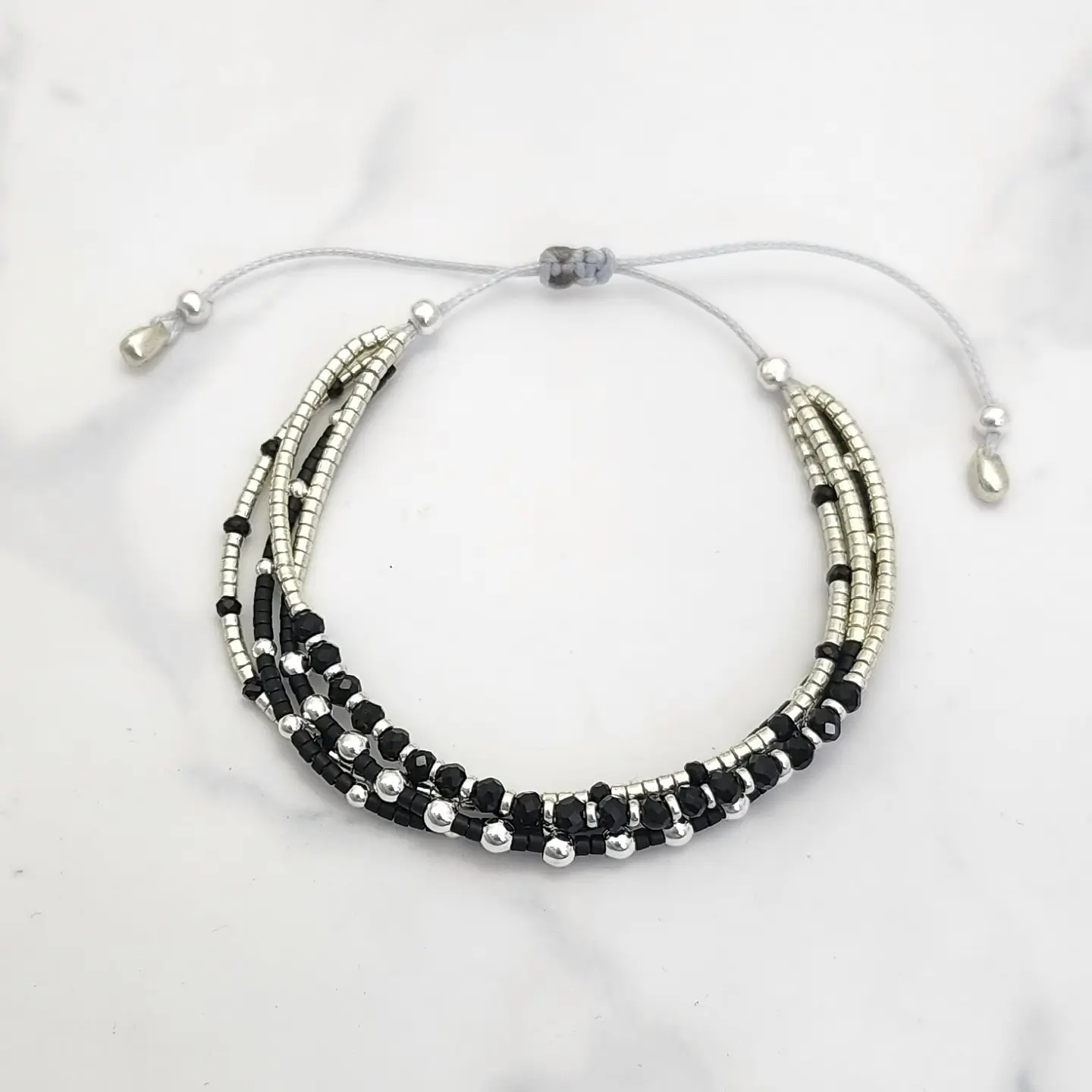 Macramé Cuatro Negra 1