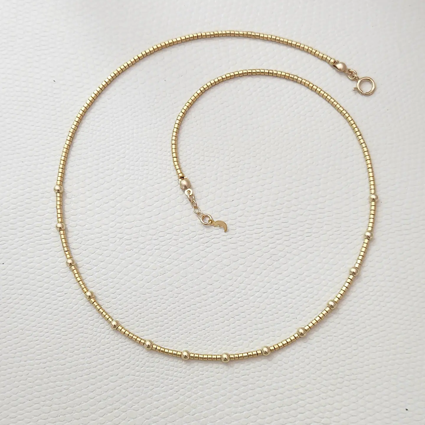 Choker Pelotitas Doradas 2