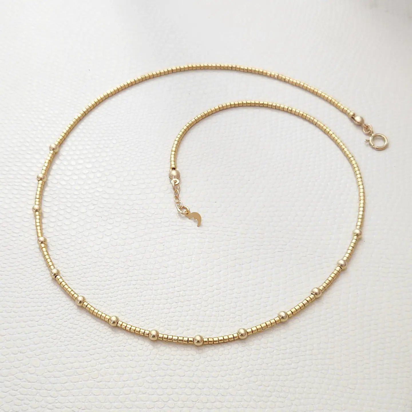 Choker Pelotitas Doradas 3