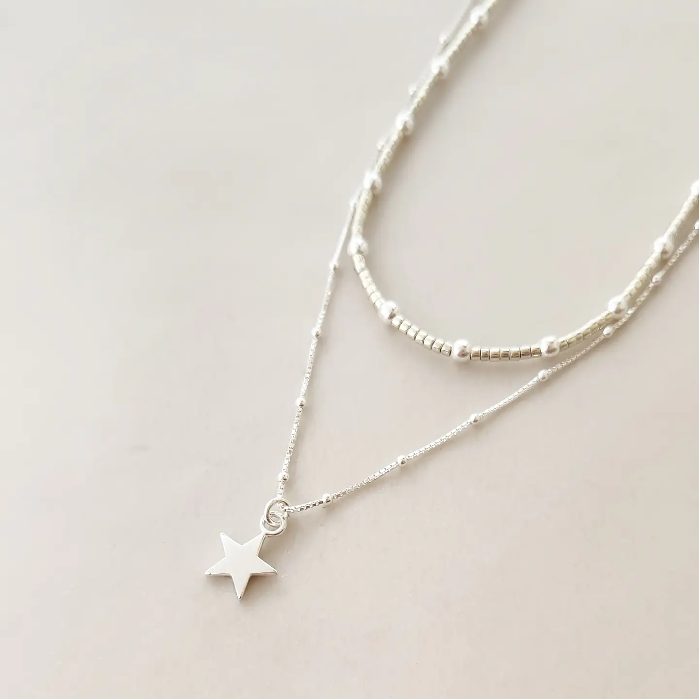 Conjunto Plateado Pelotitas 4