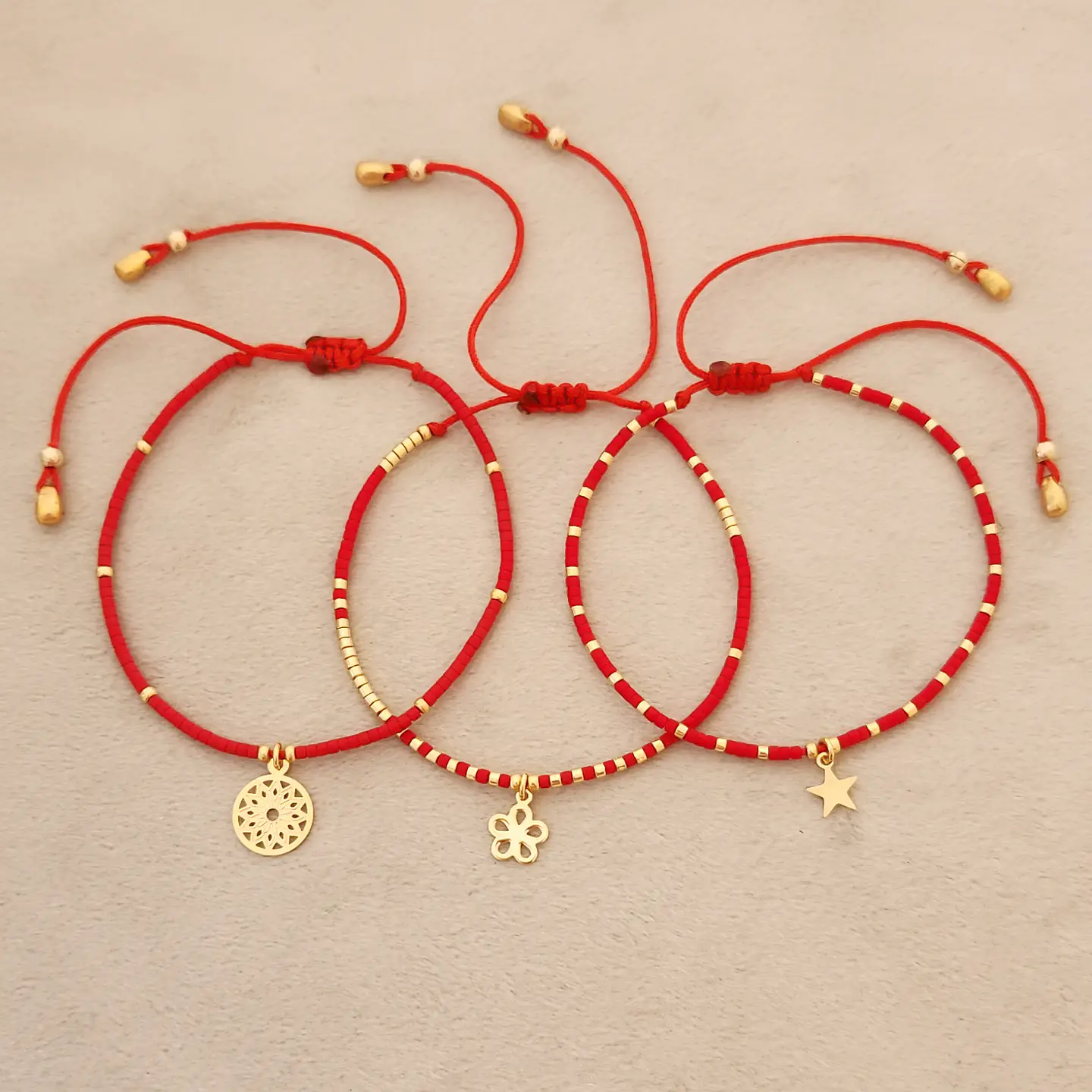 Pack Pulseras Rojas de Protección (doradas) 2