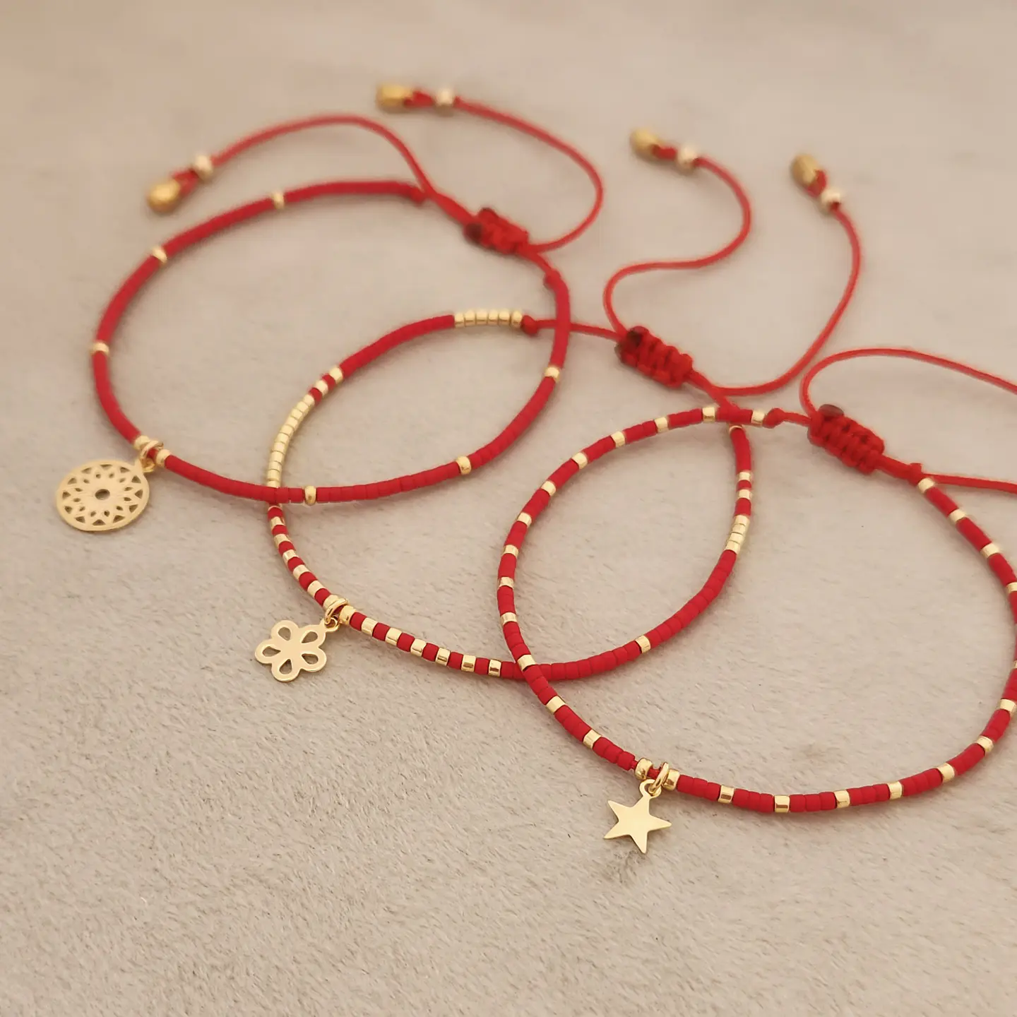 Pack Pulseras Rojas de Protección (doradas) 3