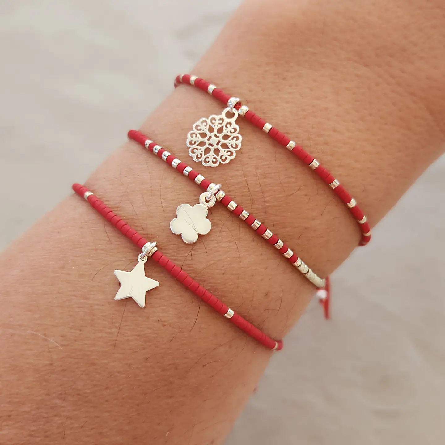 Pack Pulseras Rojas de Protección (plateadas) 1