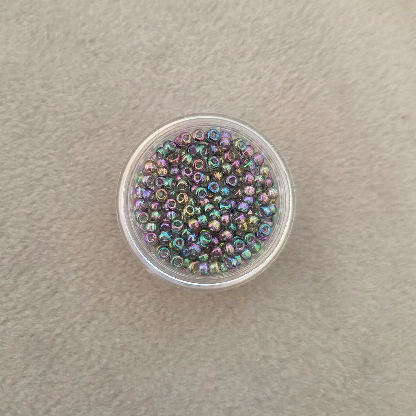 Rocaille Gray Rainbow 1