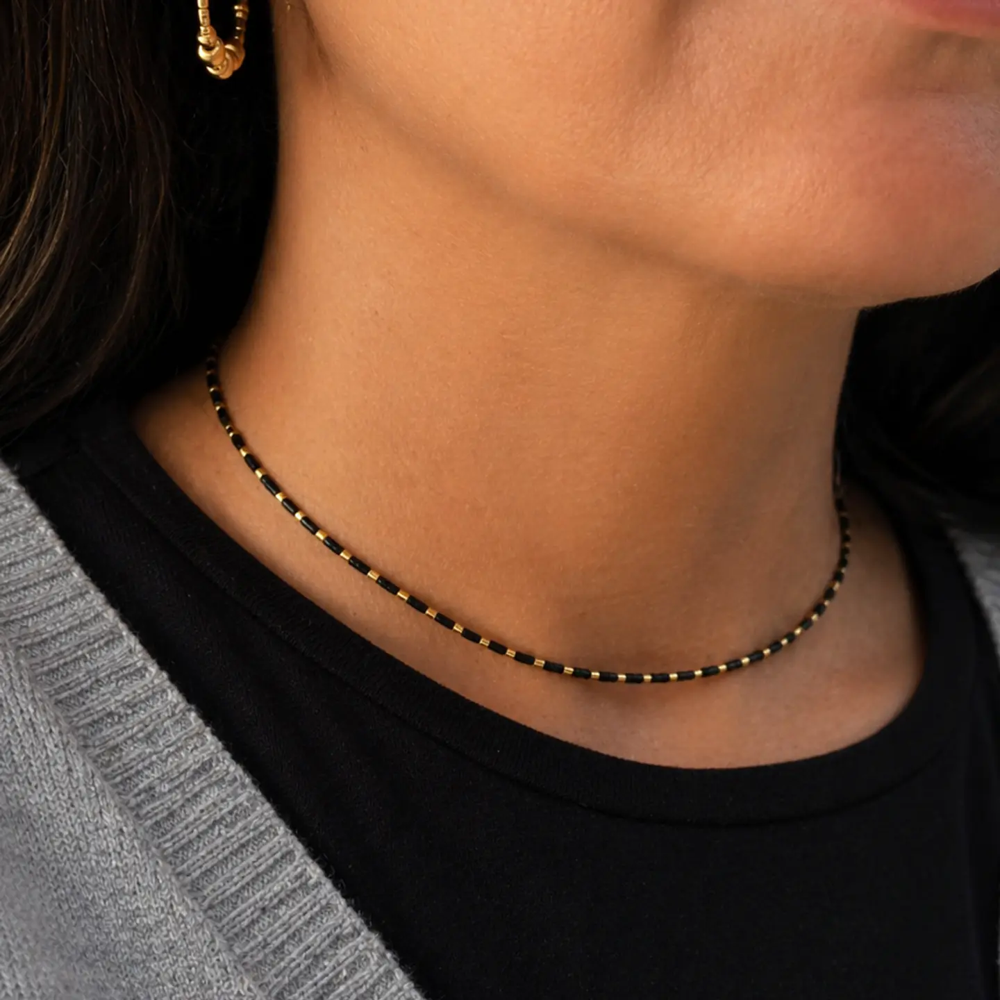 Collar Choker Negro Dorado 3