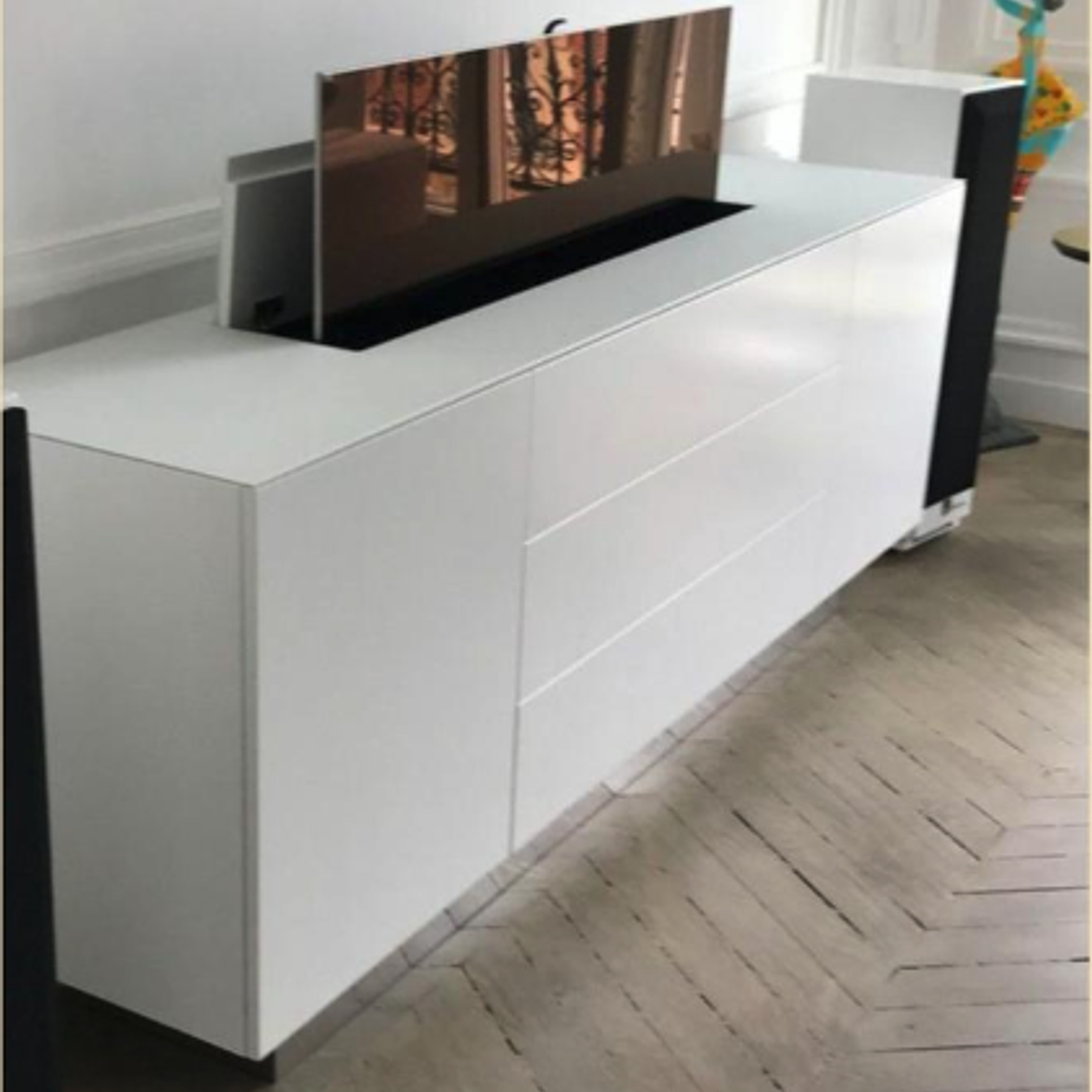 Mueble Cedro con elevador de TV sistema a control remoto. 3