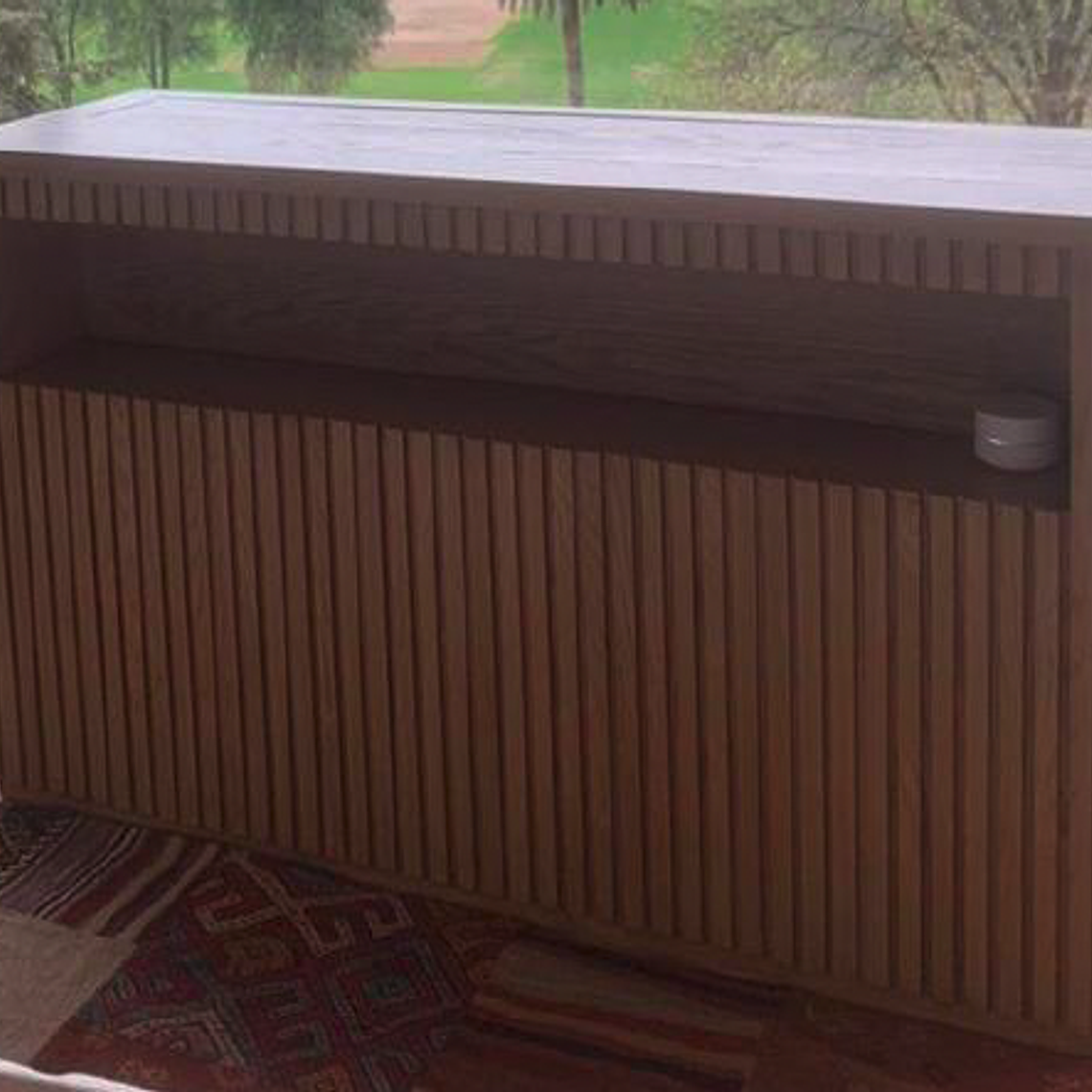 Mueble Cedro con elevador de TV sistema a control remoto. 4