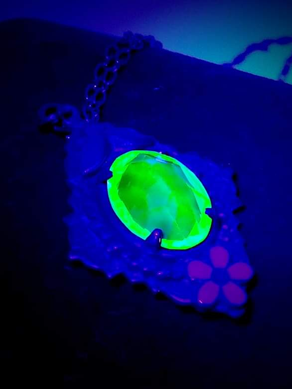  8.2ct ☢ Czech style, UG glass and glass enamel pendant - 14k gold-plated 👑  5