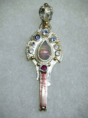 Pink Tourmaline, tanzanite, moonstone and opal space key - Private collection
