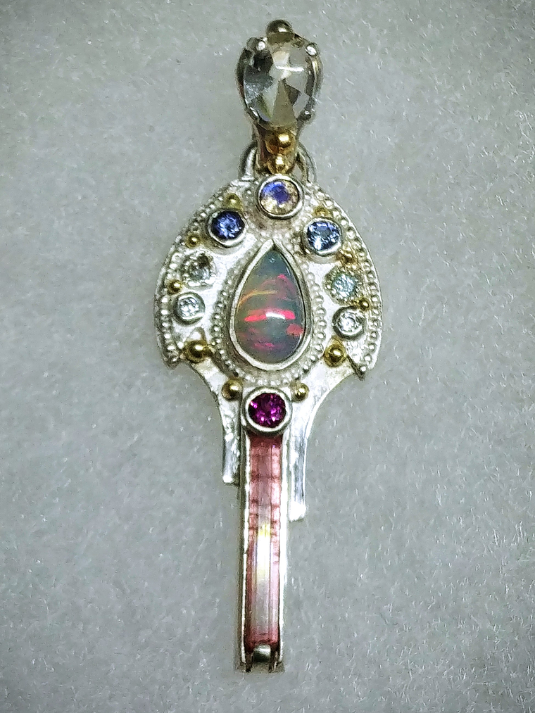 Pink Tourmaline, tanzanite, moonstone and opal space key - Private collection 2
