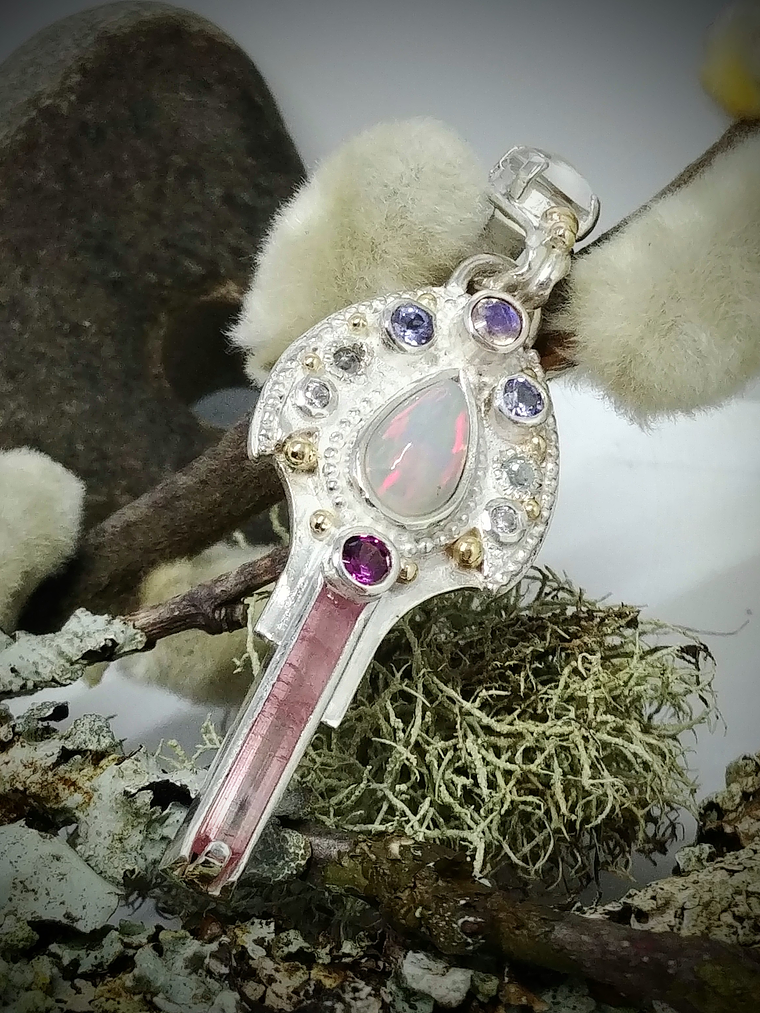 Pink Tourmaline, tanzanite, moonstone and opal space key - Private collection 4