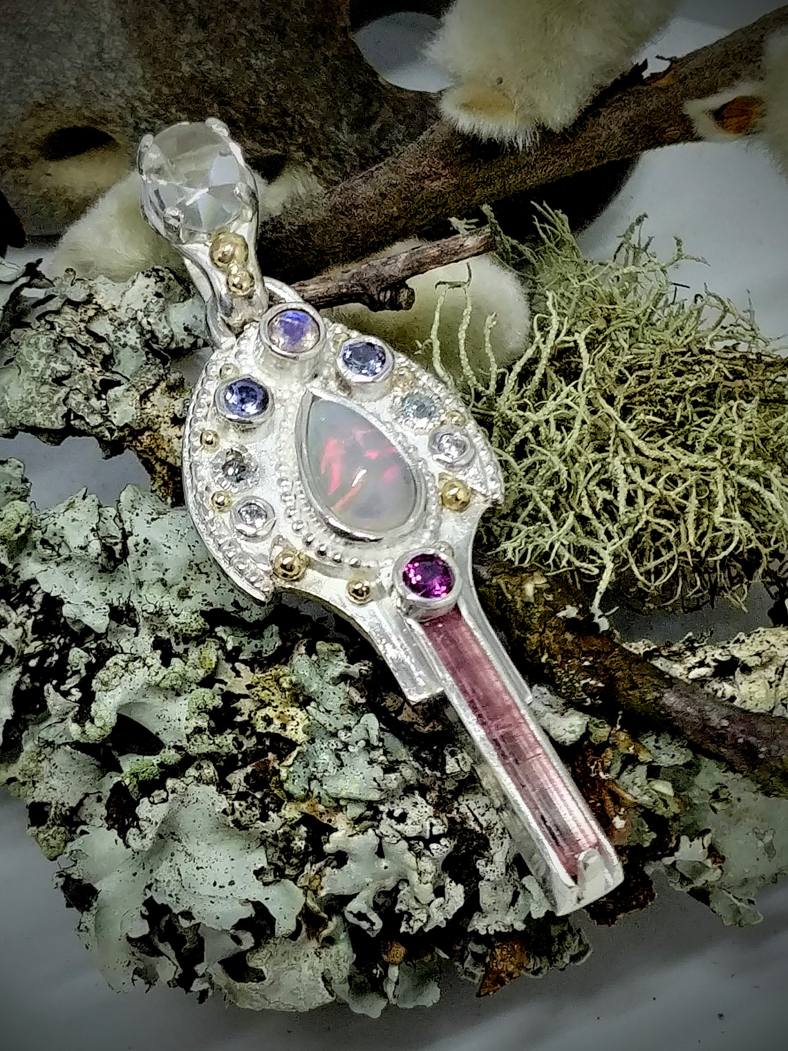 Pink Tourmaline, tanzanite, moonstone and opal space key - Private collection 1