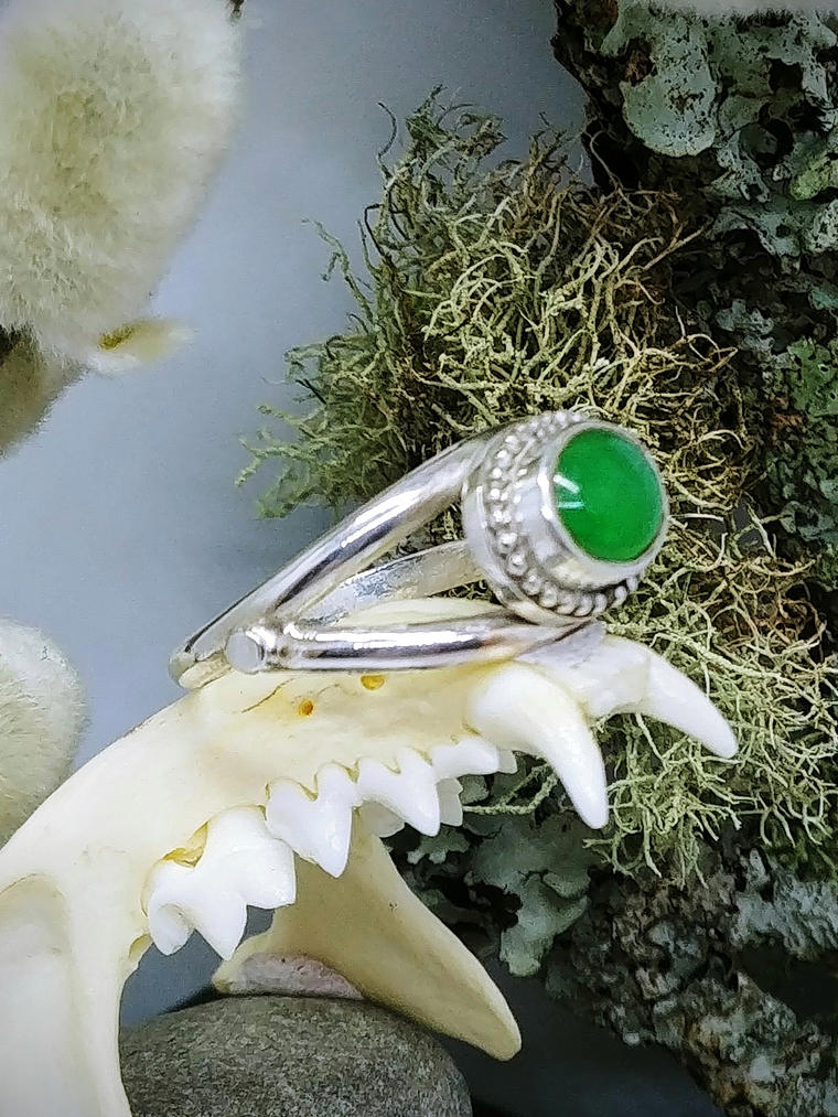 RTS - Apple green Chrysoprase ring - Sterling - Size 8.5 3