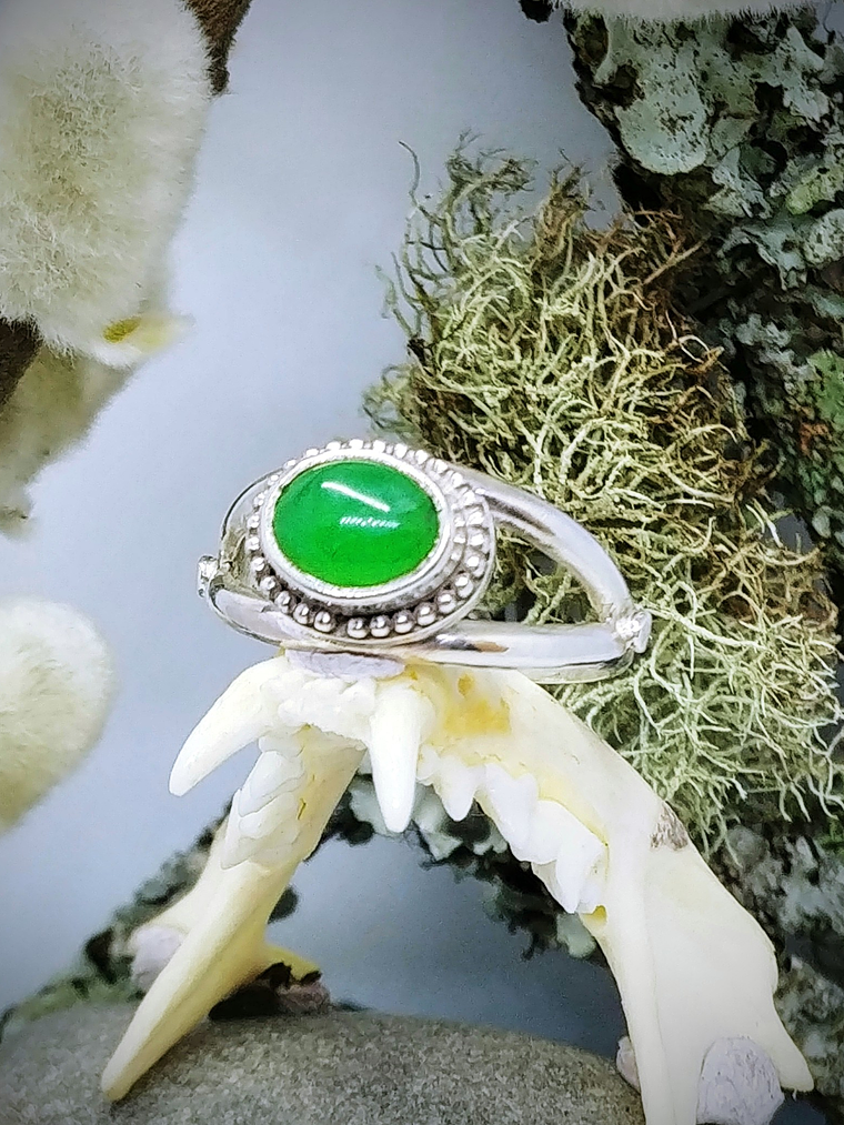 RTS - Apple green Chrysoprase ring - Sterling - Size 8.5 1