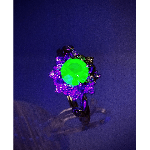 SS - .5ct ☢ Sparkly flower, vintage UG glass ring - Sz6.25  - Sterling 💍