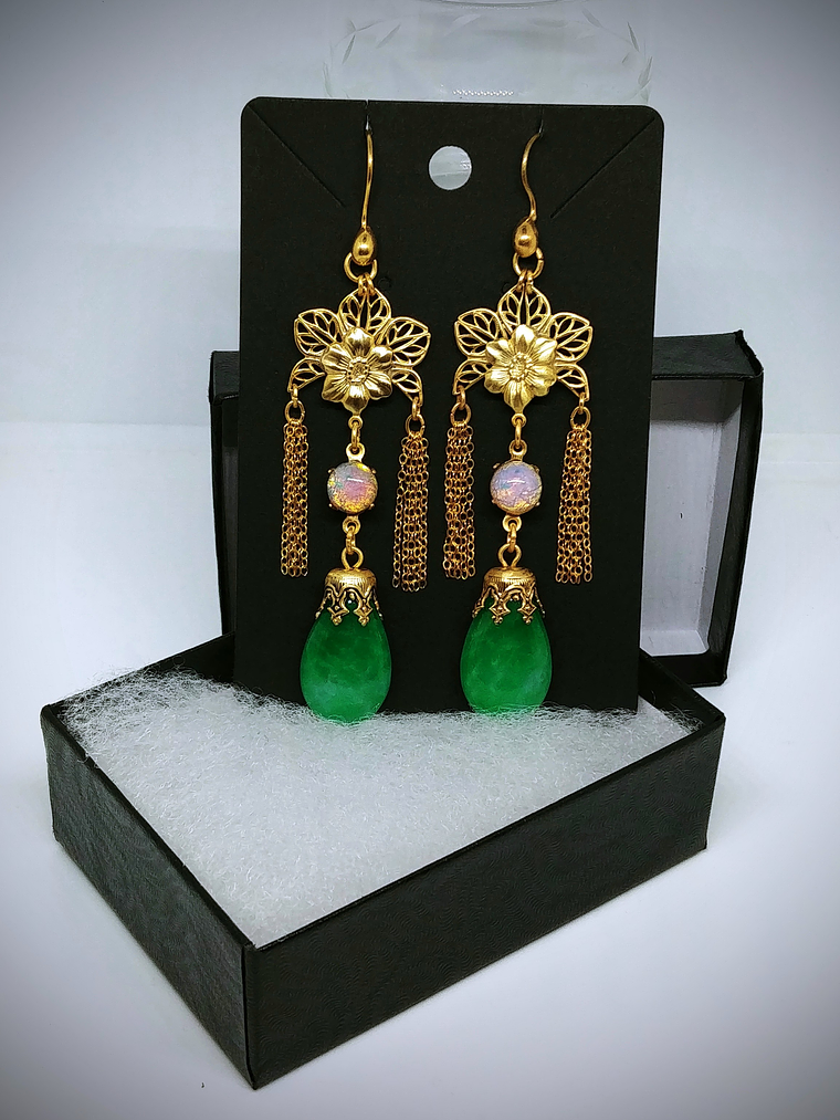 CJ - Art Deco inspired, gold-filled vintage Peking Jade glass earrings  8