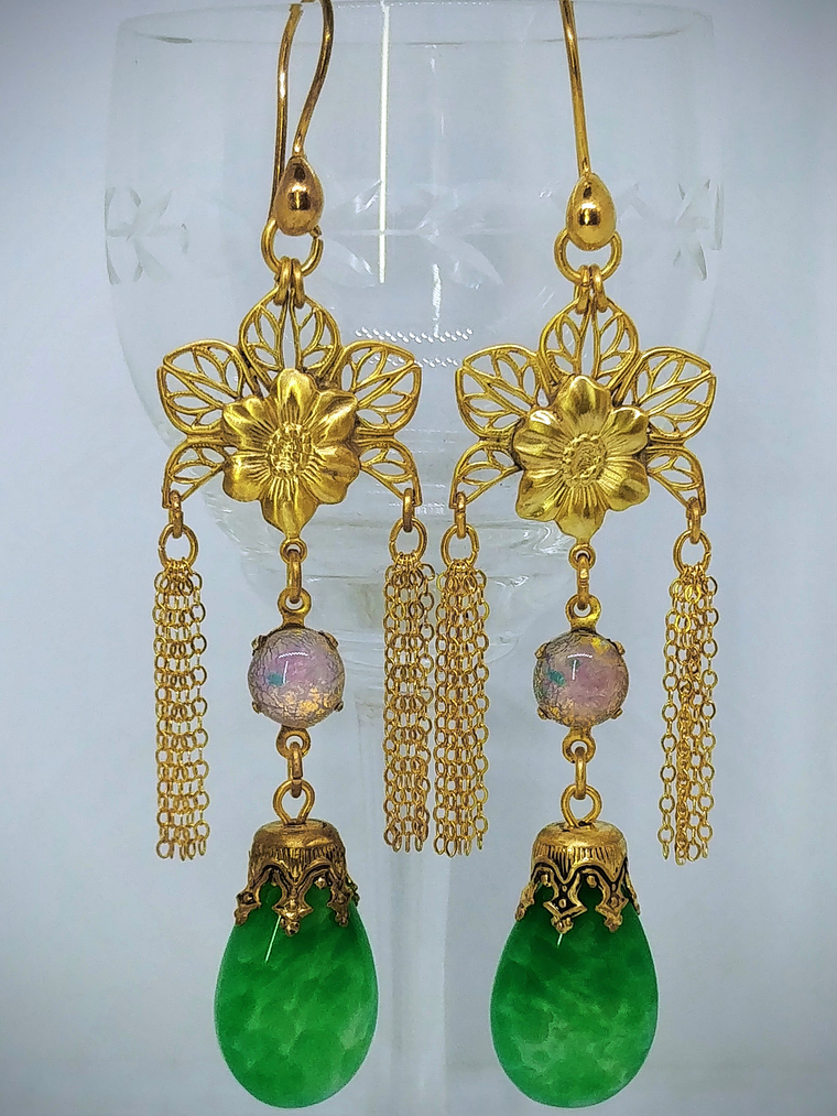 CJ - Art Deco inspired, gold-filled vintage Peking Jade glass earrings  4