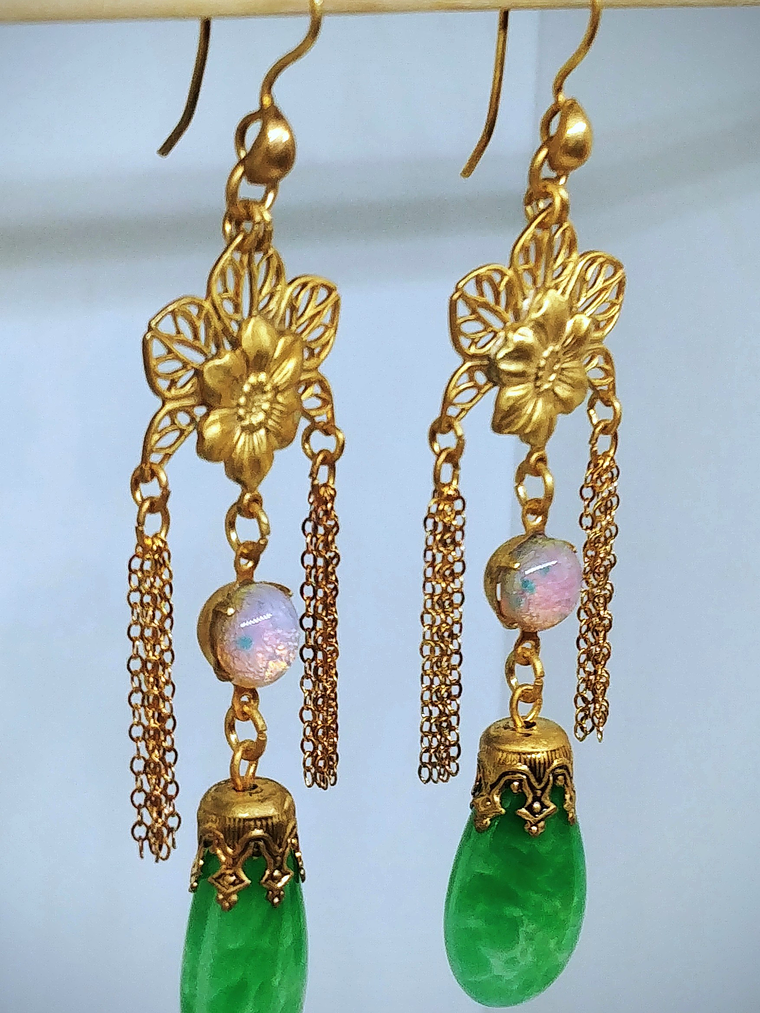 CJ - Art Deco inspired, gold-filled vintage Peking Jade glass earrings  3