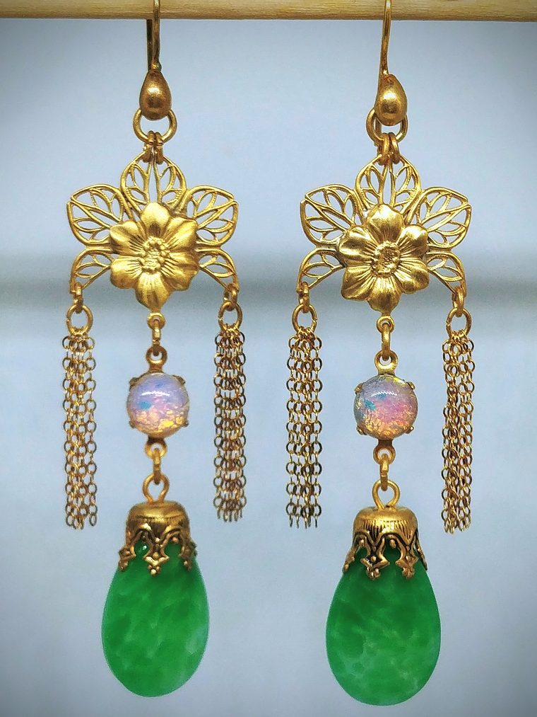 CJ - Art Deco inspired, gold-filled vintage Peking Jade glass earrings  2