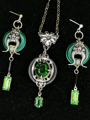 Uranium glass necklace and earring set -  Private collection