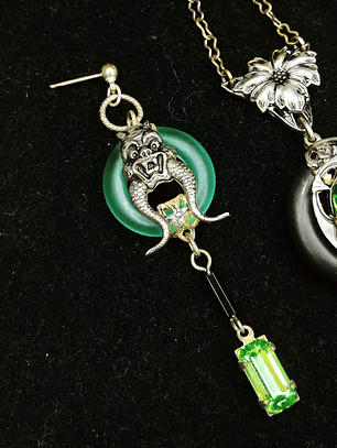 Uranium glass necklace and earring set -  Private collection